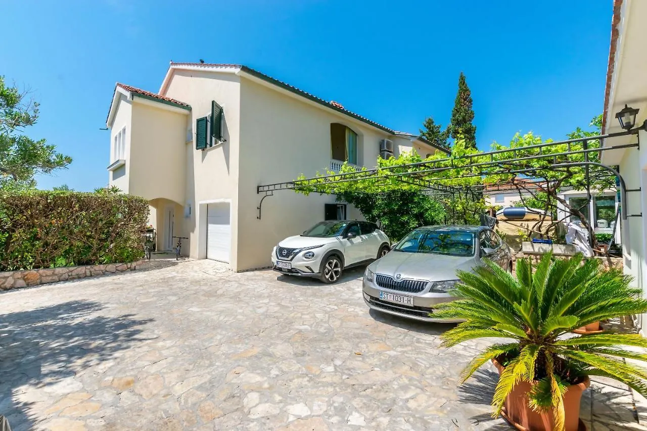 Apartments Rada I Stanislav Barbat na Rabu