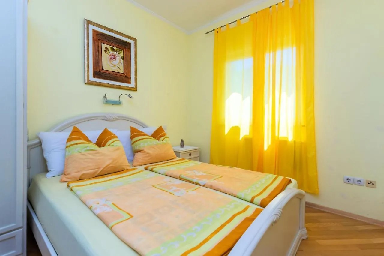 Apartments Rada I Stanislav Barbat na Rabu