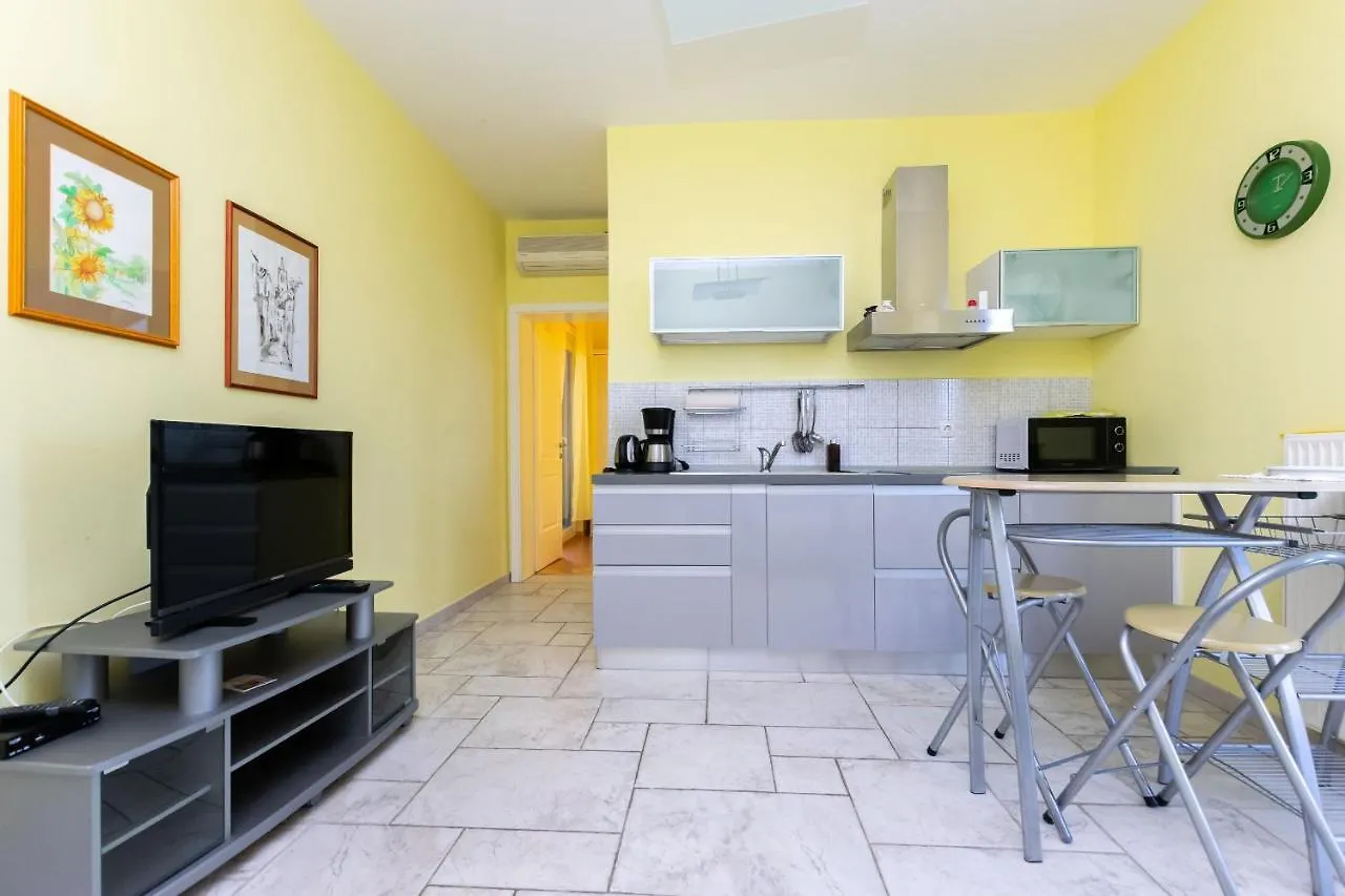 Apartments Rada I Stanislav Barbat na Rabu